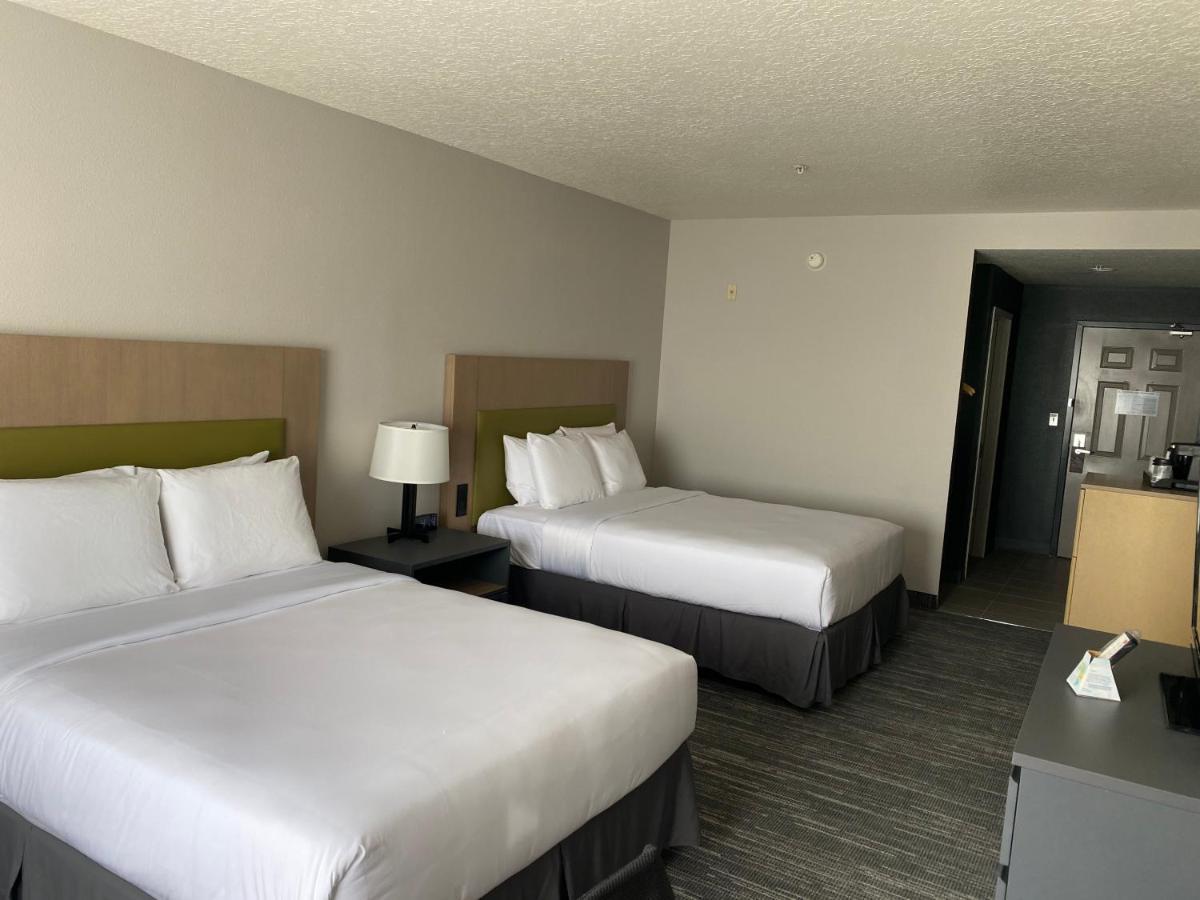 Country & By Radisson, Rj Stadium - Airport East Tampa