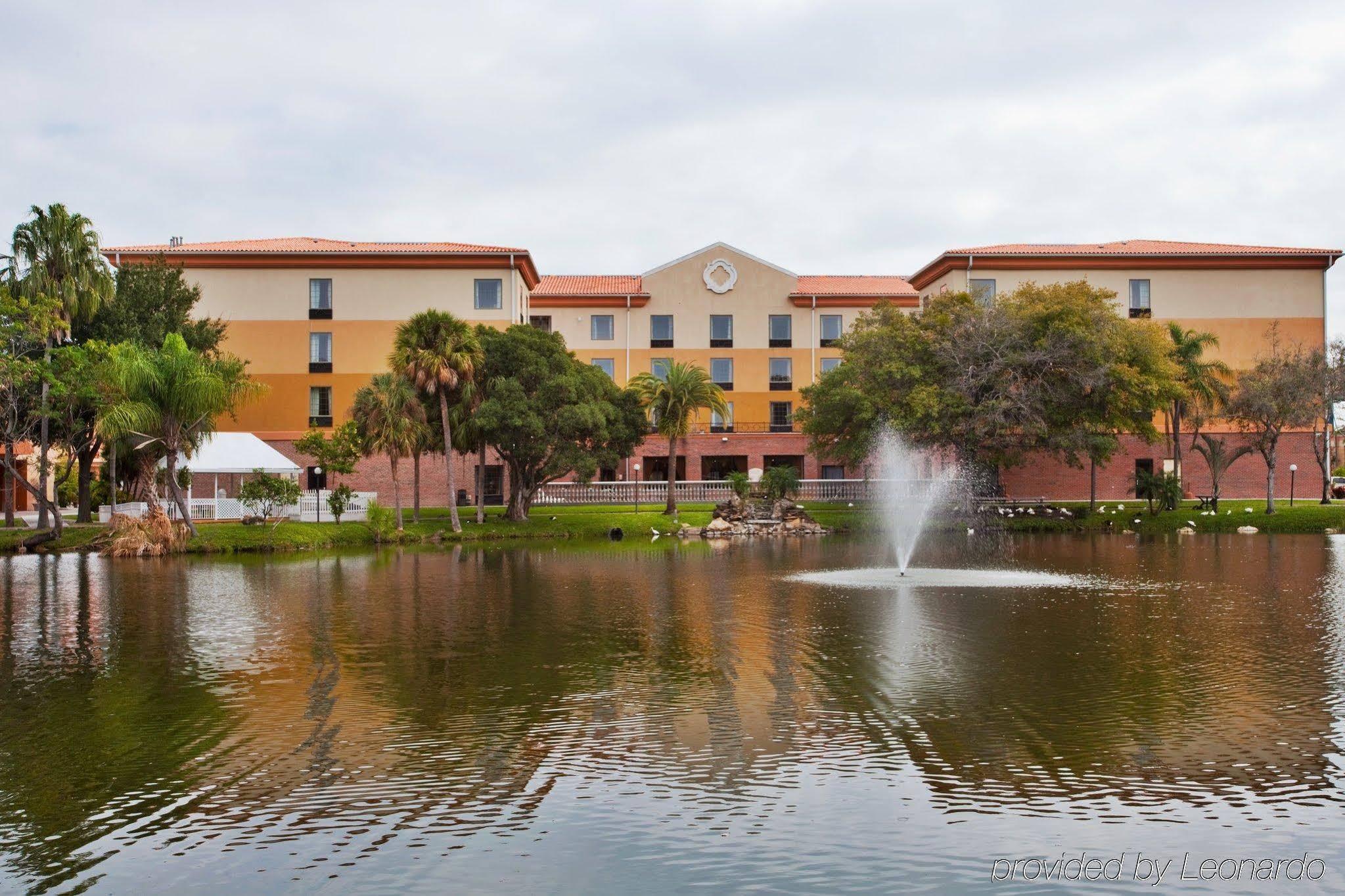 Country & By Radisson, Rj Stadium - Airport East 2* Tampa