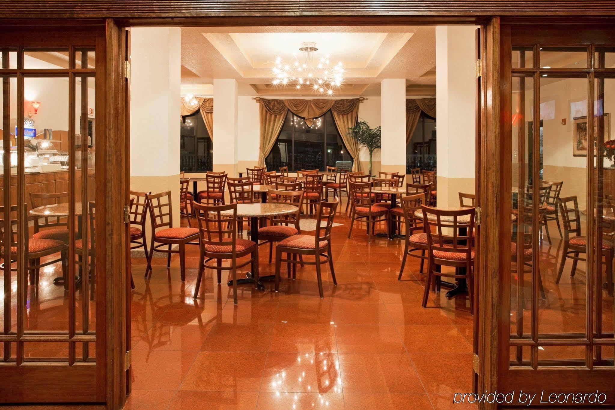 Hotel Country & By Radisson, Rj Stadium - Airport East 2*
