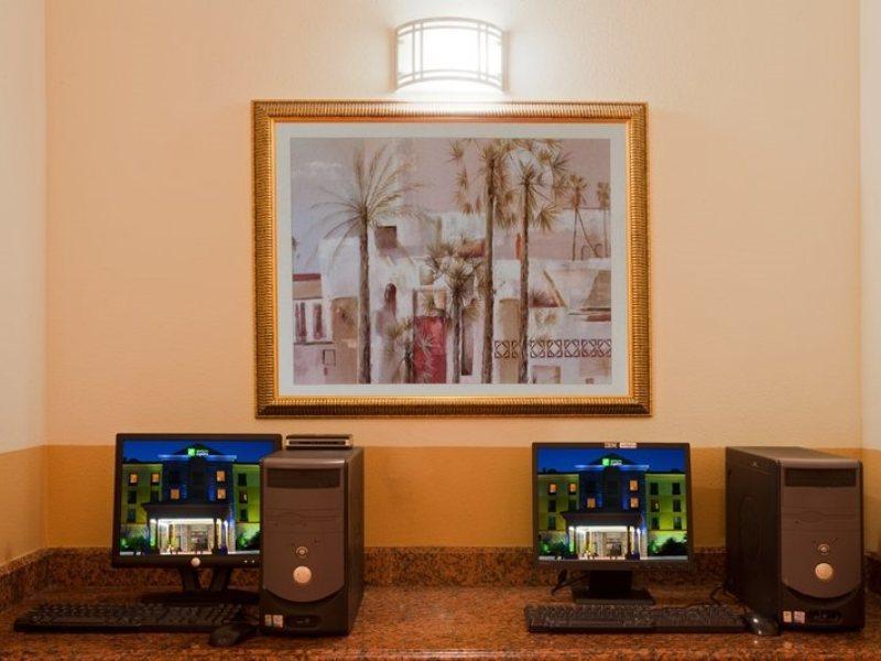 Country & By Radisson, Rj Stadium - Airport East Hotel 2*