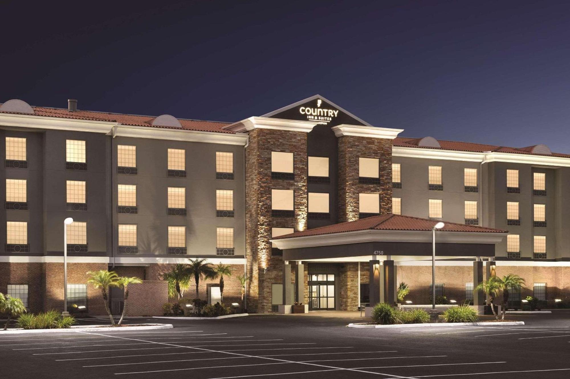 Country & By Radisson, Rj Stadium - Airport East Tampa