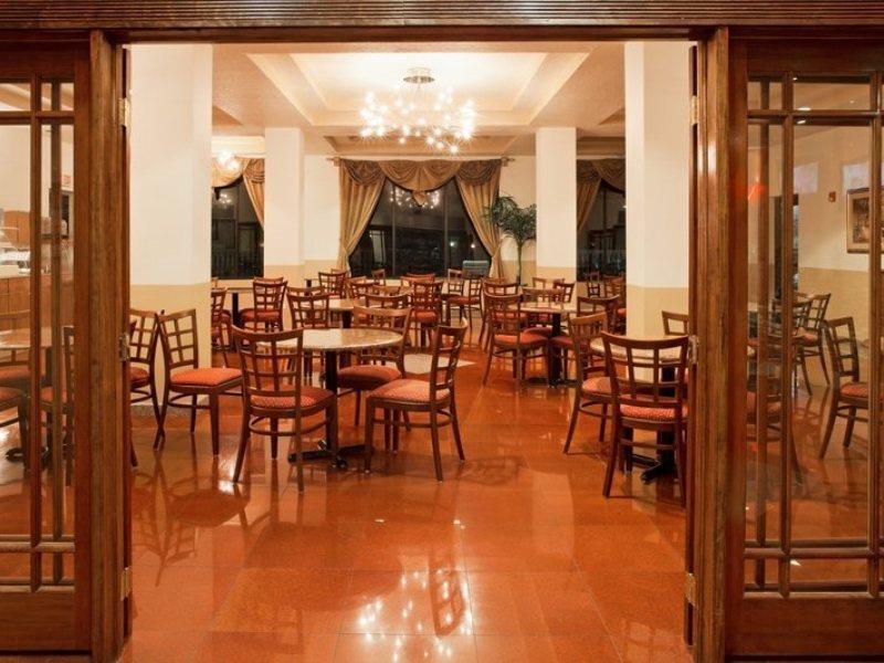 Hotel Country & By Radisson, Rj Stadium - Airport East