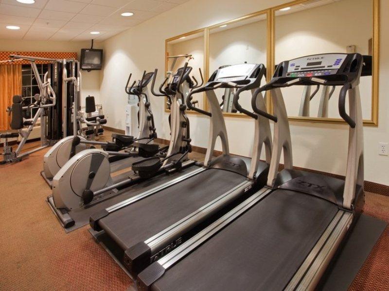 Country & By Radisson, Rj Stadium - Airport East Tampa