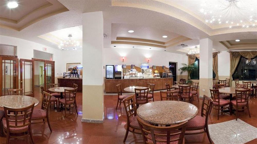Country & By Radisson, Rj Stadium - Airport East 2*